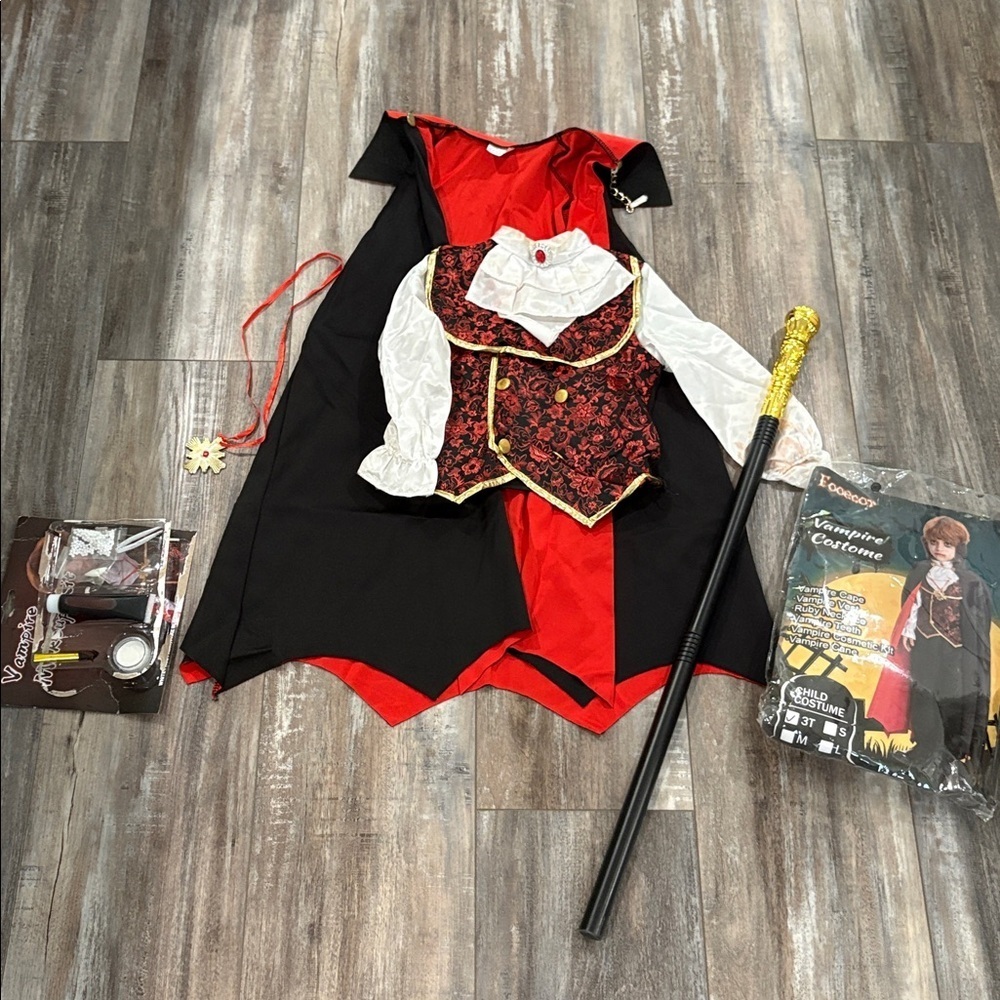 Halloween Costume Vampire size 3-4 toddler